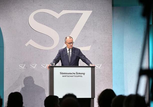 Bild vergrößern: Merz will digitale Plattform für Einwanderung vorantreiben