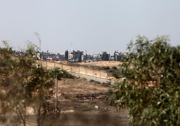 Bild vergrößern: Bundesregierung: Waffenruhe ist Grundlage für Waffenstopp-Rücknahme