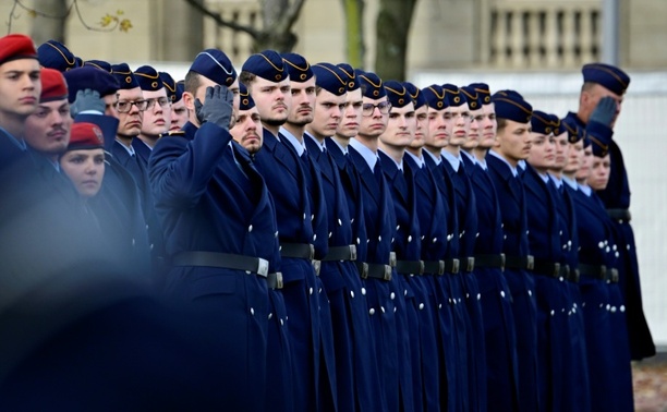 Bild vergrößern: Ministerin Prien will Vorbereitungen für möglichen Zivildienst treffen
