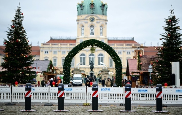 Bild vergrößern: Merz will bundesweit einheitliche Sicherheitsstandards für Weihnachtsmärkte