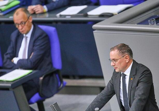 Bild vergrößern: Yougov: Union vergrößert Abstand zur AfD