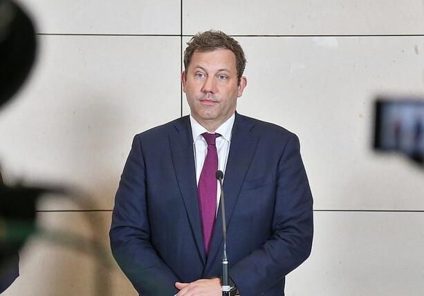 Bild vergrößern: Klingbeil will Produkte aus China unattraktiver machen