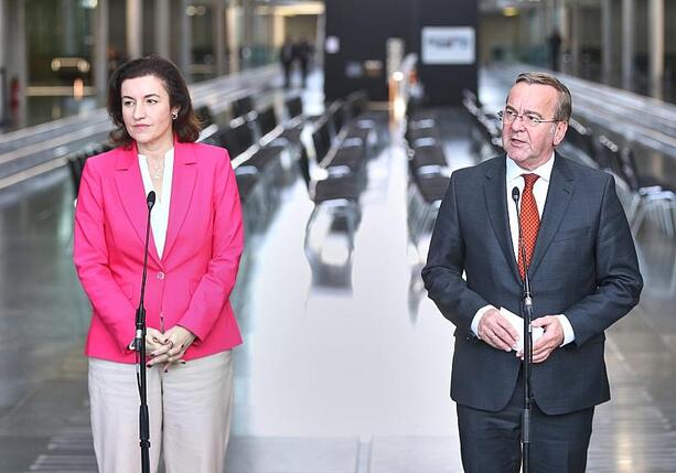 Bild vergrößern: Kabinett verabschiedet erste Weltraumsicherheitsstrategie