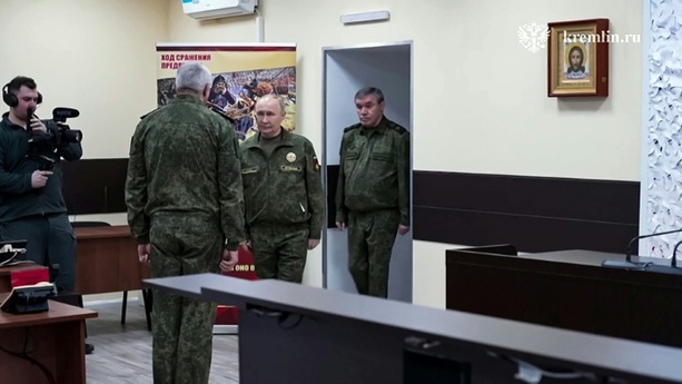 Bild vergrößern: Russland meldet Einnahme der ukrainischen Stadt Kupjansk - Putin besucht Front