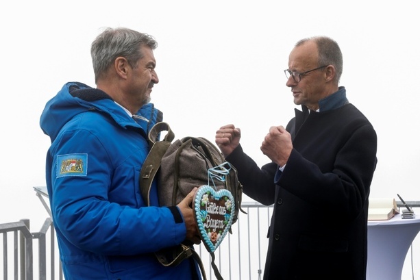 Bild vergrößern: ZDF-Politbarometer: Union und AfD gewinnen leicht - Linke verliert