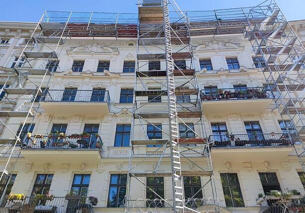 Bild vergrößern: Vor allem unsanierte Häuser stehen in Großstädten zum Verkauf