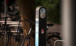 ADAC und Verbraucherzentralen kritisieren E-Ladesäulen-Plan