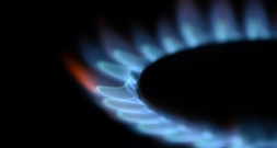 Gasspeicher nur zu drei Vierteln voll - Netzagentur-Chef nicht beunruhigt