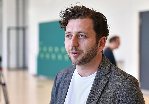 Bild vergr&ouml;&szlig;ern: Banaszak fordert Digitalsteuer für KI-Konzerne