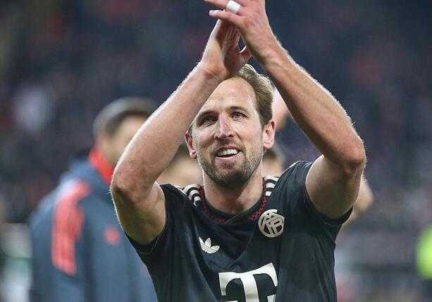 Bild vergrößern: 1. Bundesliga: Bayern feiern Kantersieg gegen Stuttgart