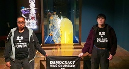 Lebensmittelattacke auf britische Kronjuwelen - Vier Verdächtige in London festgenommen