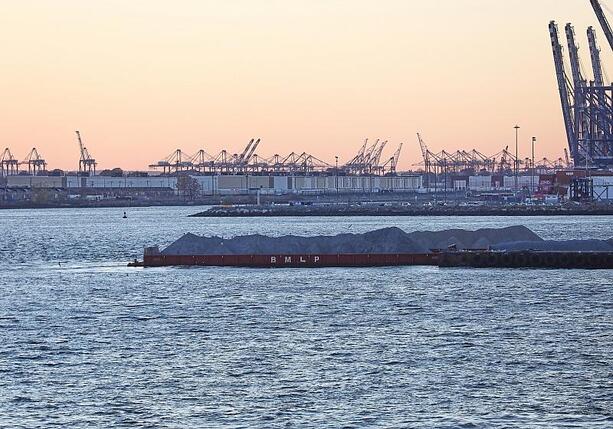 Bild vergrößern: US-Zölle treffen deutsche Industriestandorte unterschiedlich stark