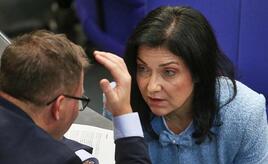 Reiche lädt Umweltminister und CEOs zu Chemie-Treffen