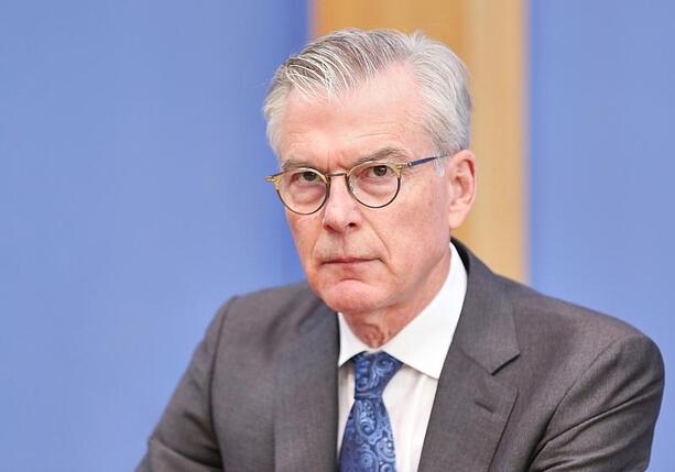 Bild vergrößern: Wirtschaftsweiser kritisiert Bas-Vorschlag zur Rente