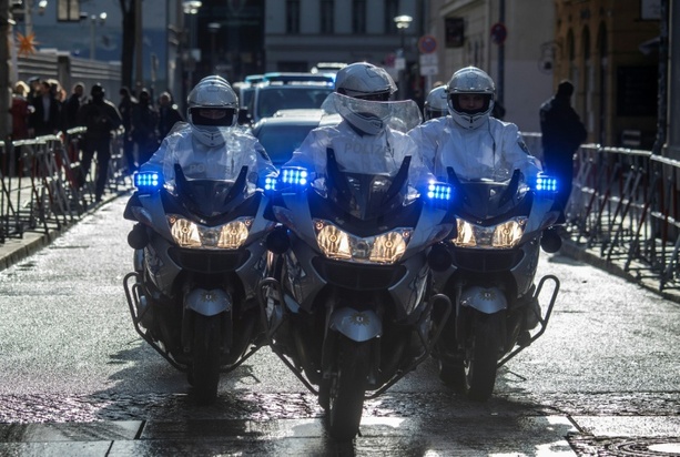 Bild vergrößern: Tödlicher Unfall bei Orban-Eskorte: Bewährungsstrafe für Autofahrerin
