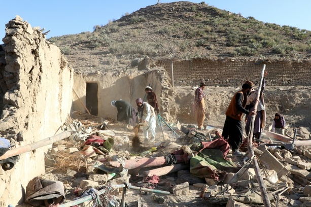 Bild vergrößern: Über 250 Organisationen fordern Aufnahme gefährdeter Afghanen bis Jahresende