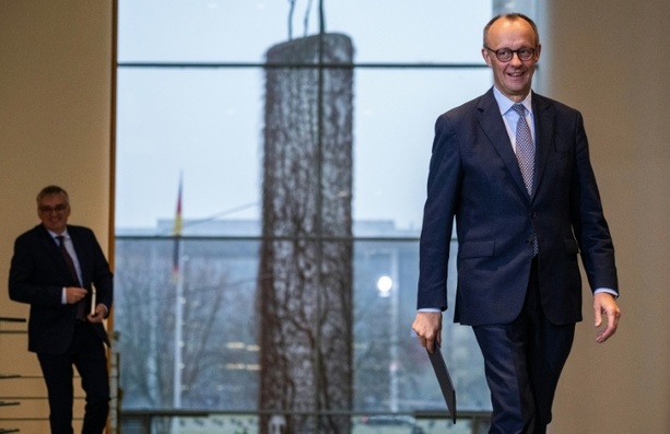 Bild vergrößern: Merz kritisiert Teile von neuer US-Sicherheitsstrategie als inakzeptabel