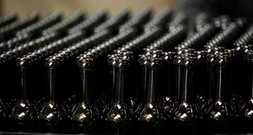 Lastwagen verliert hunderte Kisten Bier auf Bundesstraße in Sachsen