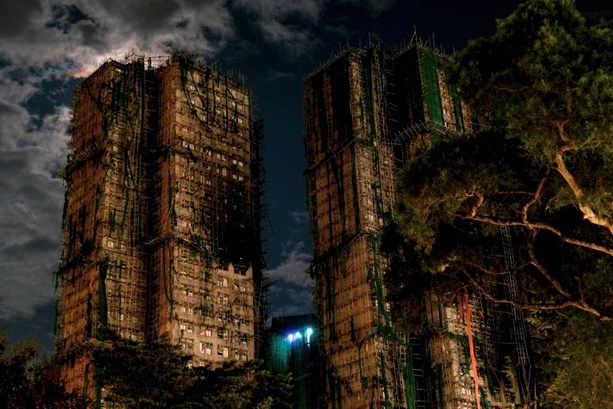 Bild vergrößern: Zahl der Todesopfer bei Brandkatastrophe in Hongkong auf 160 gestiegen