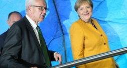 Merkel für Einsatz in Pandemie mit baden-württembergischer Staufermedaille geehrt