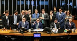 Abgeordnetenkammer in Brasilien stimmt für Verkürzung von Bolsonaros Haftstrafe