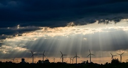 Vorläufige Berechnung: Erneuerbare decken 2025 rund 56 Prozent des Stromverbrauchs