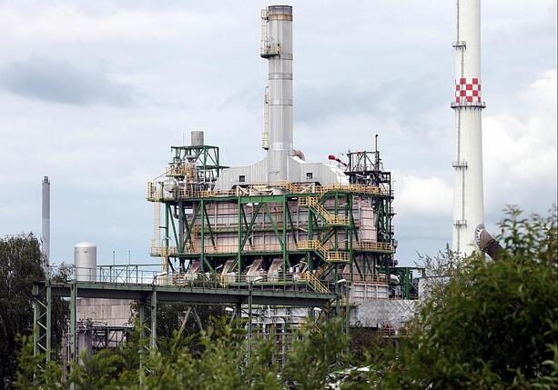 Bild vergrößern: PCK Schwedt: Große Mengen Öl aus Pipeline ausgetreten