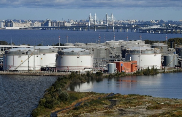 Bild vergrößern: IEA: Russlands Einnahmen aus Ölexporten sinken auf niedrigsten Stand seit 2022