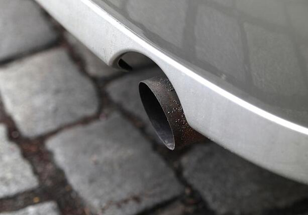 Bild vergrößern: Weber: EU wird auch nach 2040 Neuwagen mit Verbrennungsmotor zulassen