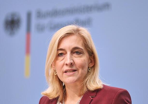 Bild vergr&ouml;&szlig;ern: Warken will stärker für Frauengesundheit sensibilisieren