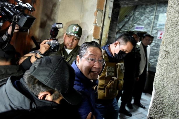 Bild vergr&ouml;&szlig;ern: Korruptionsvorwürfe: Bolivianischer Ex-Präsidenten Arce in Untersuchungshaft