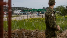 Bundeswehr-Soldaten helfen bei Bau von Schutzwall an Polens Ostgrenze