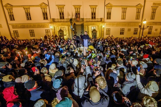 Bild vergrößern: Ungarn fordern Rücktritt Orbans nach Bekanntwerden von Missbrauchsfällen