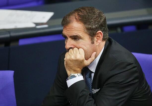 Bild vergrößern: Hahn hofft auf große Einigkeit bei Ukraine-Beratungen