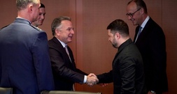 Selenskyjs Gespräche mit US-Gesandten in Berlin vorerst zu Ende - Fortsetzung am Montag