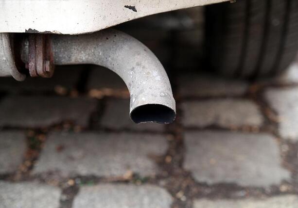 Bild vergrößern: Top-Ökonomen üben scharfe Kritik an Abkehr vom Verbrenner-Aus