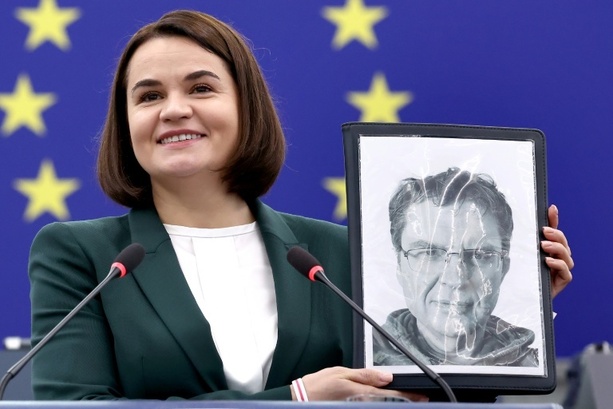 Bild vergr&ouml;&szlig;ern: EU-Parlament verleiht Sacharow-Preis an inhaftierte Journalisten in Belarus und Georgien