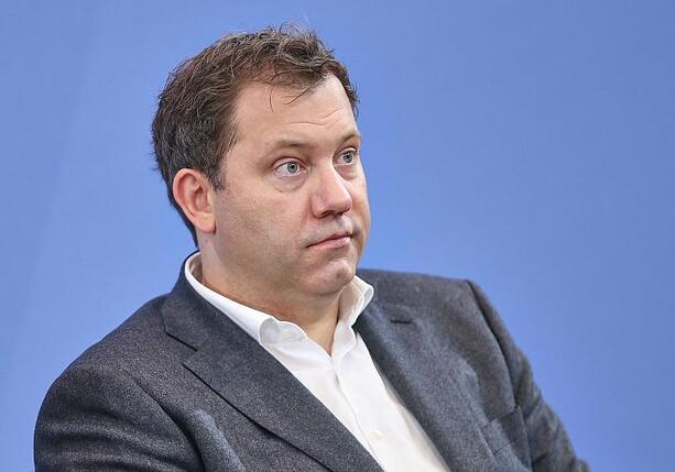 Bild vergr&ouml;&szlig;ern: Klingbeil zeigt sich skeptisch zu Friedenstruppen in der Ukraine