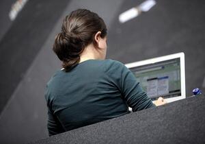 EU-Kommissarin kündigt harten Kurs gegenüber Tech-Konzernen an