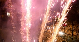 Mutmaßlicher Handel mit illegaler Pyrotechnik: Mehrere Durchsuchungen in Bayern