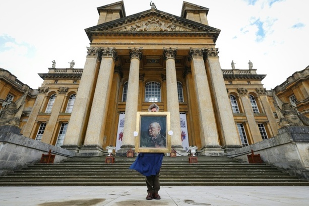 Bild vergr&ouml;&szlig;ern: Ehefrau wiederholt gewürgt: Mitglied des britischen Hochadels vor Gericht