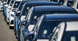 Autohändler um Millionen Euro betrogen: Razzia gegen Bande in fünf Bundesländern