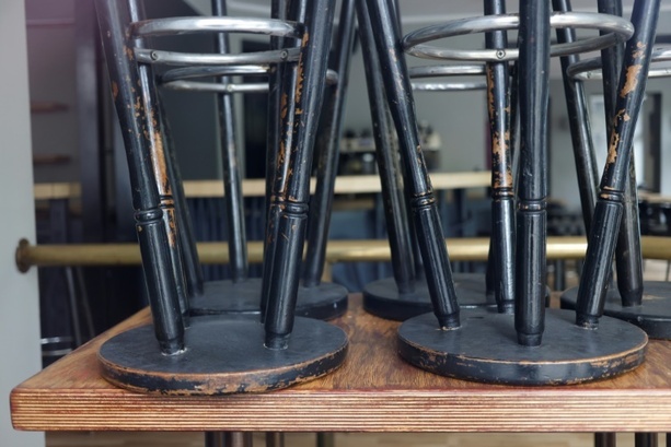 Bild vergr&ouml;&szlig;ern: Bundesrat besiegelt Entlastungen: Pendlerpauschale steigt - Gastro-Steuer sinkt