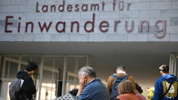 Bild vergr&ouml;&szlig;ern: Bundesrat stimmt Neuregelung zu sicheren Herkunftsstaaten zu