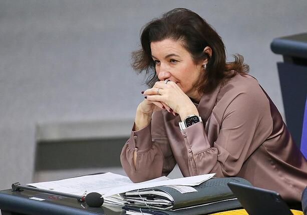 Bild vergr&ouml;&szlig;ern: Bär und Rainer begrüßen geplante Lockerung von Gentechnik-Regeln