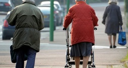 Mehr Rentner als je zuvor auf Sozialhilfe angewiesen - vor allem Frauen