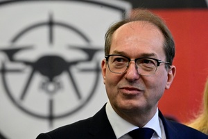 Dobrindt kündigt Entscheidung zu Rückführungszentrum für Migranten an