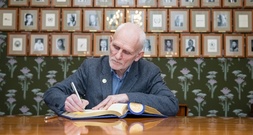 Belarussischer Dissident Bjaljazki fordert weiteren politischen Druck gegen Minsk