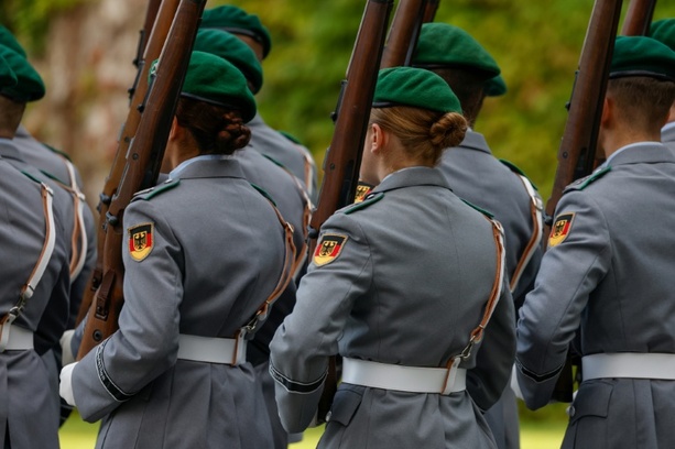 Bild vergr&ouml;&szlig;ern: Neuer Wehrdienst: Bundeswehr versendet erste Fragebögen