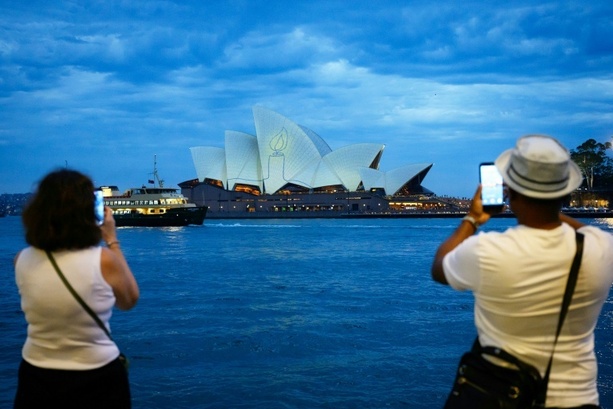 Bild vergr&ouml;&szlig;ern: Nationaler Trauertag: Australien gedenkt der Opfer des Anschlags vom Bondi Beach